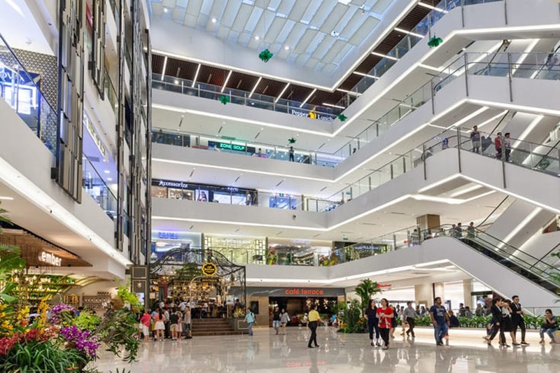 Bên trong Takashimaya có rất nhiều cửa hàng đáp ứng nhu cầu mua sắm của bạn