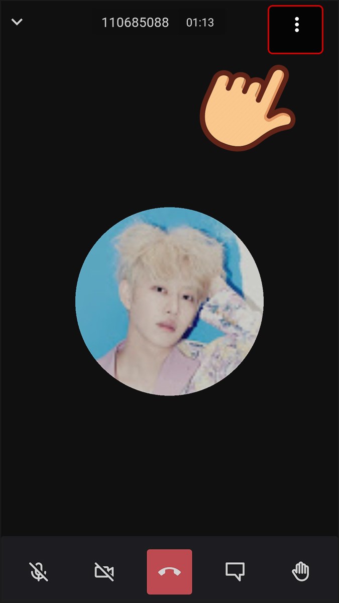 Nhấn v&agrave;o biểu tượng ba chấm