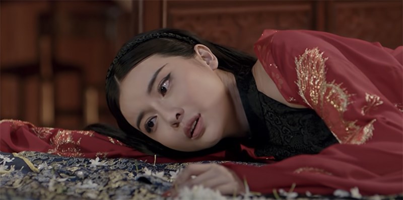 Diễn xuất của Cao Thái Hà hết sức gượng gạo, ác nhưng không ác tới