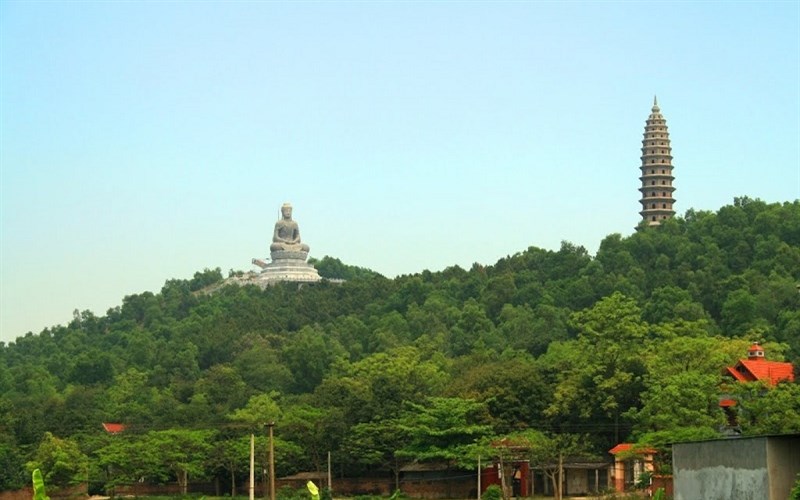 Chùa Phật Tích khi nhìn từ xa