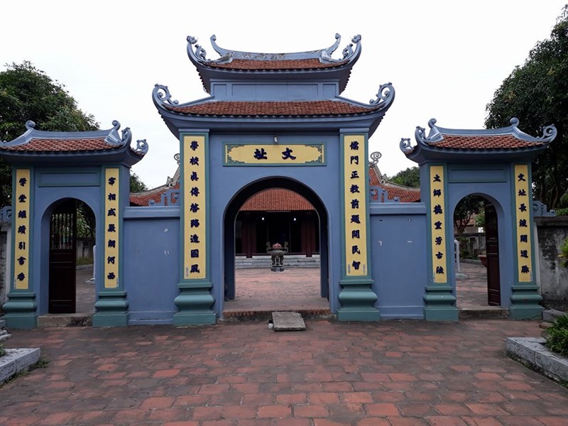 Cổng vào Đền Đô