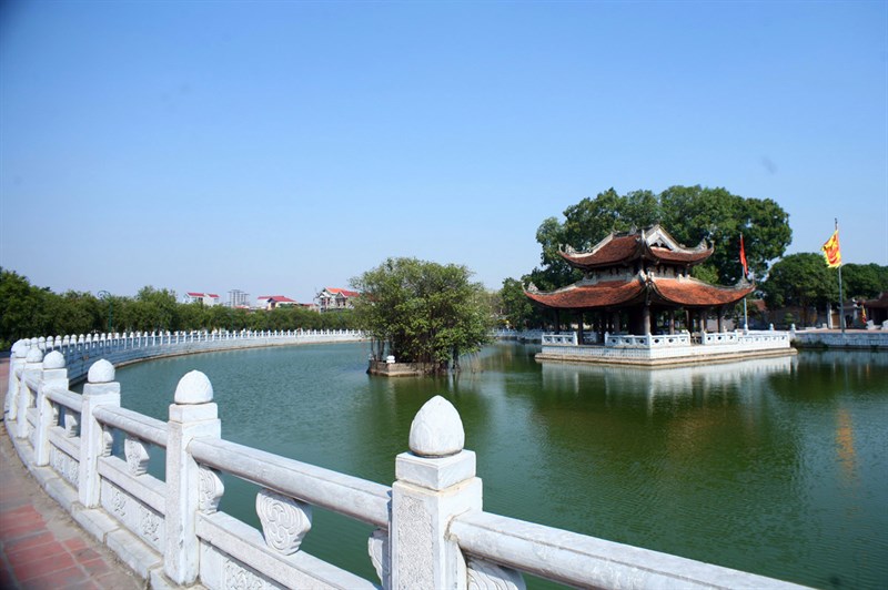 Tổng thể khung cảnh Đền Đô nhìn từ bên ngoài
