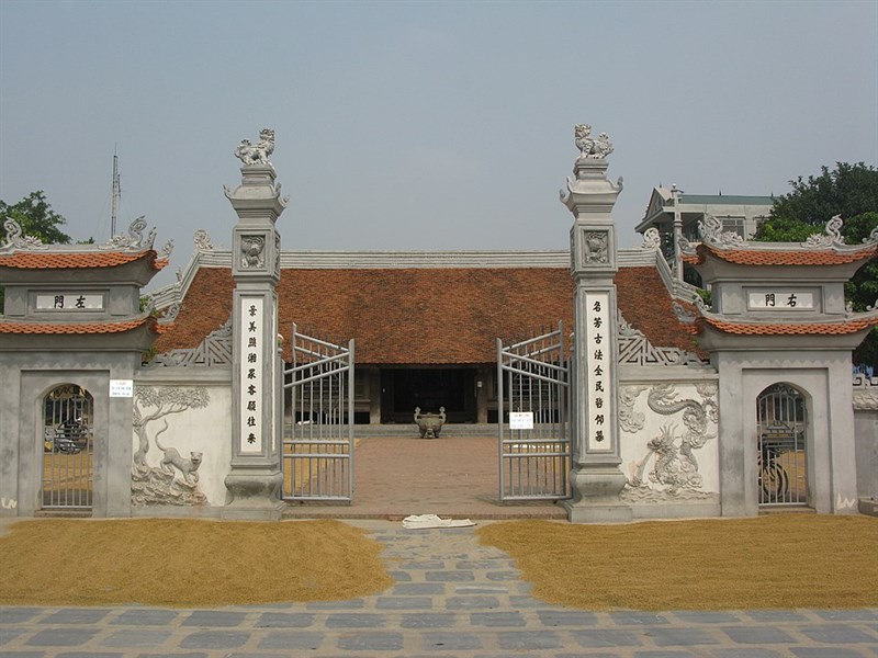 Cổng vào Đình Bảng