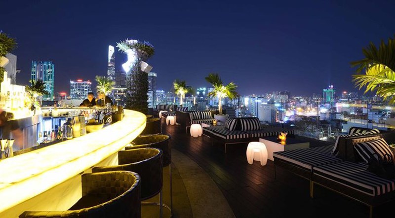 Hình ảnh. Glow Sky Bar được thiết kế như một câu lạc bộ bãi biển