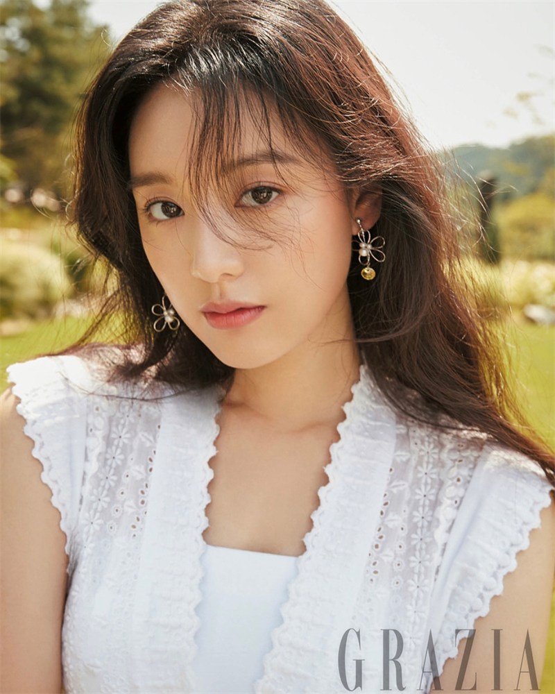 Nữ thần Hậu Duệ Mặt Trời Kim Ji Won