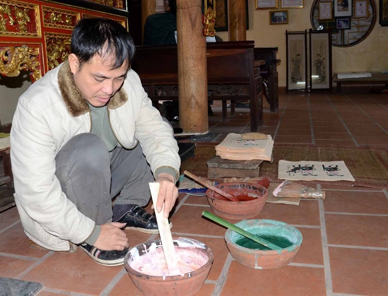 Để tạo ra một bức tranh Đông Hồ cần có sự tỉ mỉ kiên nhẫn của người nghệ nhân
