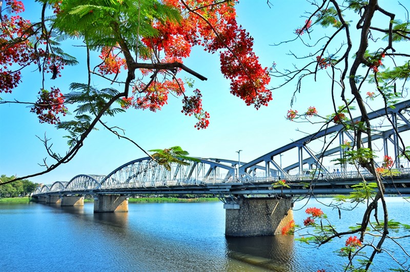 Nguyễn Hương Giang là cô gái có vẻ đẹp như dòng sông Hương