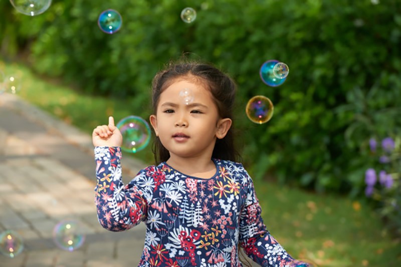 Nguyễn Ngọc Huyền là cô gái như viên ngọc đen huyền lấp lánh