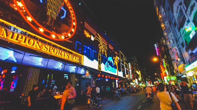 Những quán bar nổi tiếng dọc hai bên phố tây Bùi Viện