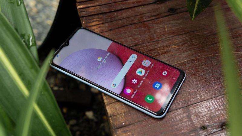 Samsung Galaxy A13 c&oacute; thể chơi game kh&aacute; ổn