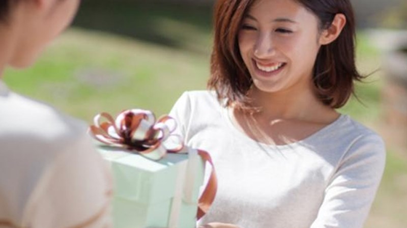 Tặng quà ngày Valentine Trắng