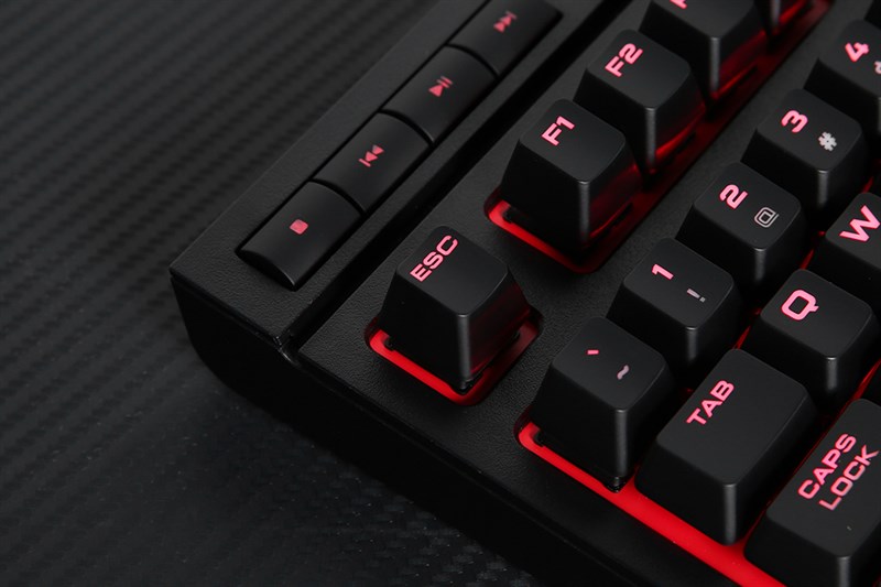 Corsair K63 được trang bị d&agrave;n ph&iacute;m trợ năng v&ocirc; c&ugrave;ng tiện lợi