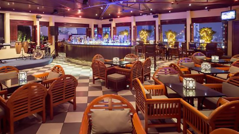 Hình ảnh. Bên trong quán Saigon Saigon Rooftop Bar