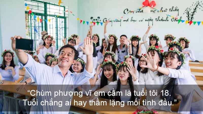 Chùm phượng vĩ em cầm là tuổi tôi 18. Tuổi chẳng ai hay thầm lặng mối tình đầu.