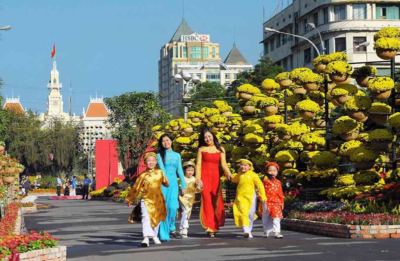 Đường hoa Nguyễn Huệ