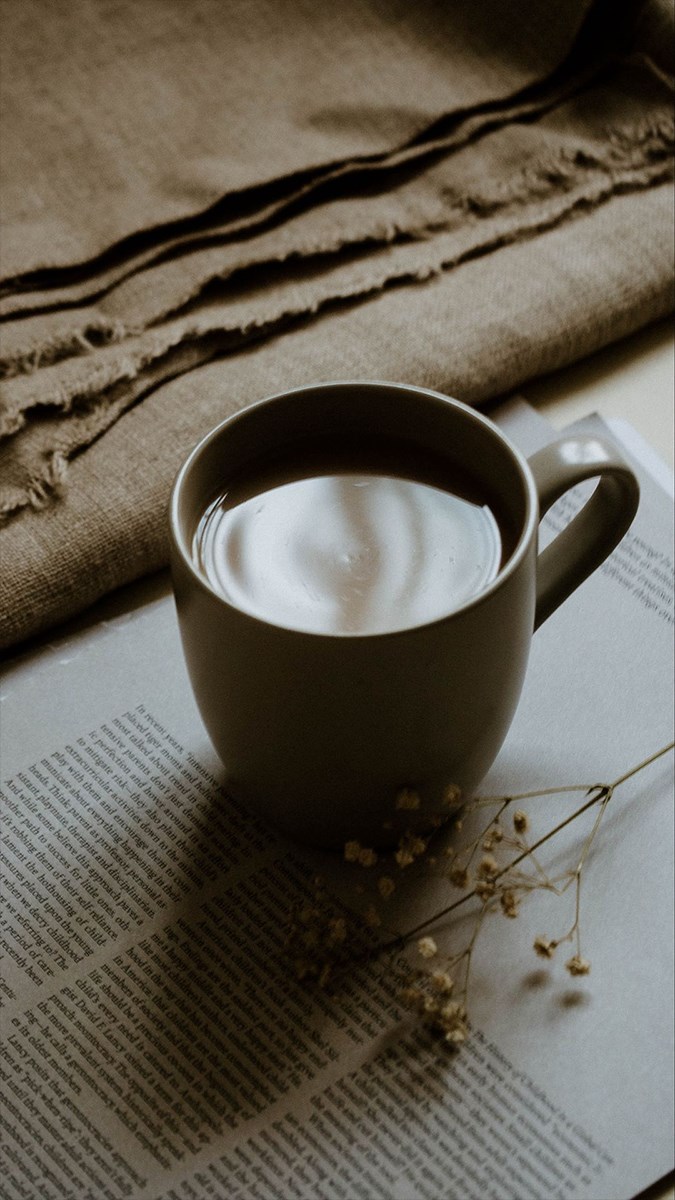 Hình nền coffee với những hạt cà phê nóng hổi, đầy mê hoặc sẽ đưa bạn đến một thế giới cafe tuyệt vời. Hãy xem ngay hình nền này để thấy được nguồn cảm hứng cho ngày mới.