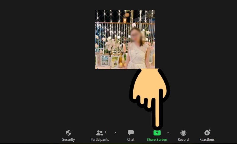 Nhấp vào mục Share Screen Nhấp vào mục Share Screen