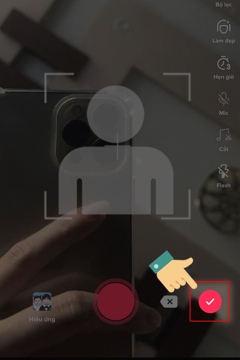 Nhấn v&agrave;o n&uacute;t Tick m&agrave;u đỏ b&ecirc;n phải để tiến h&agrave;nh lưu giữ video