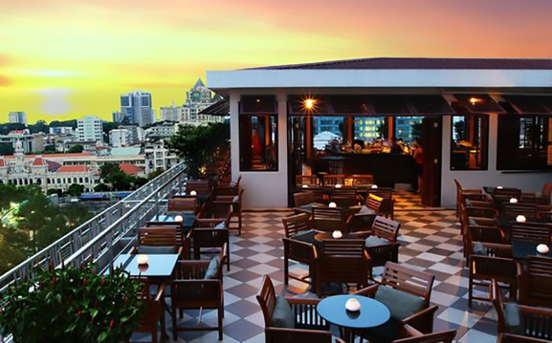 Hình ảnh. Khu vực bên ngoài Saigon Saigon Rooftop Bar