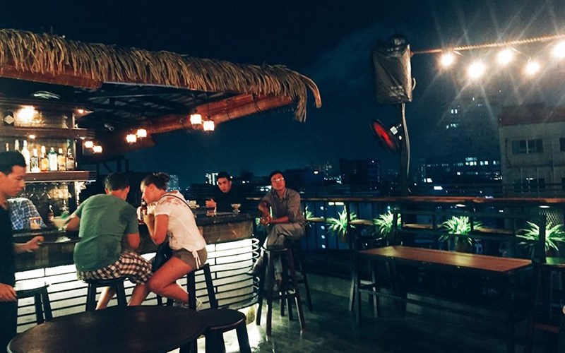Hình ảnh. Khung cảnh buổi tối của Zuma Rooftop Bar