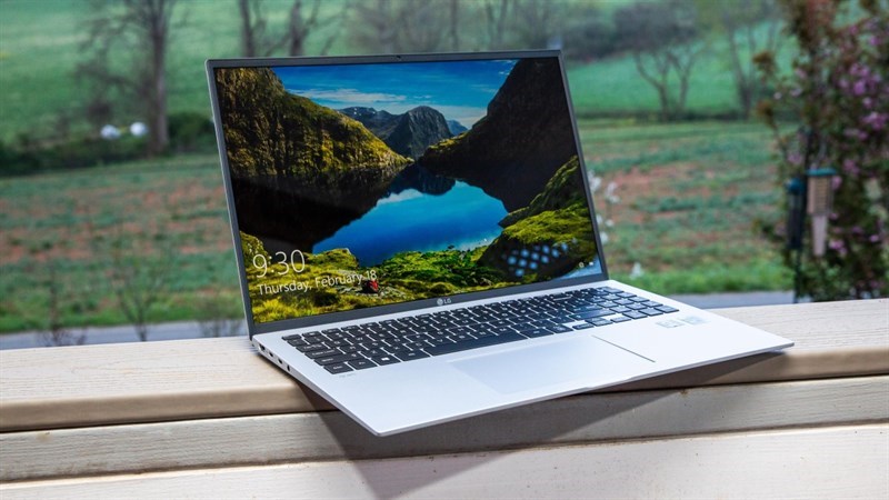 M&agrave;n h&igrave;nh sắc n&eacute;t, m&agrave;u sắc trung thực