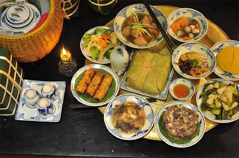 Mâm cỗ cầu kì và đủ đầy
