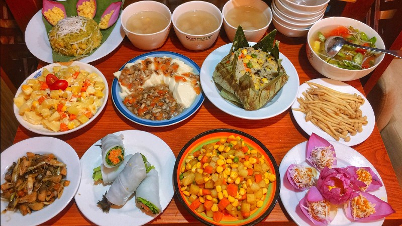 Mâm cúng mùng 2 với nhiều món ăn sáng tạo hơn