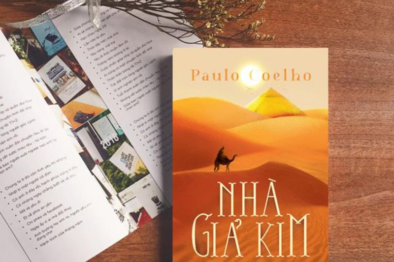 Tác phẩm Nhà Giả Kim của tác giả Paulo Coelho