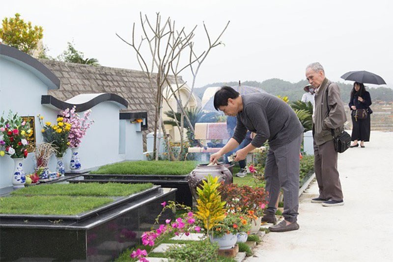 Đi thăm mộ ông bà