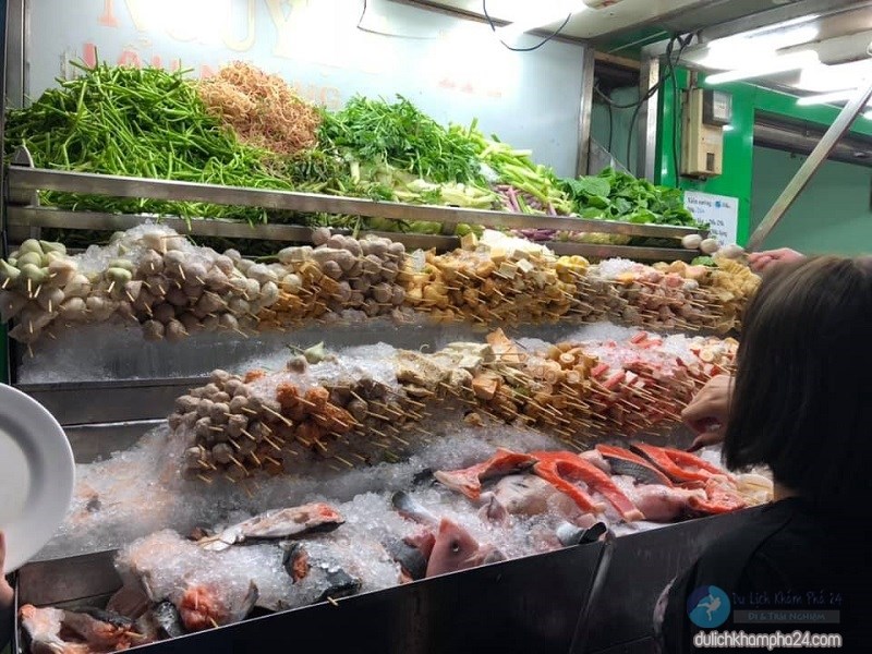 Quán có đa dạng thực phẩm cho bạn lựa chọn 