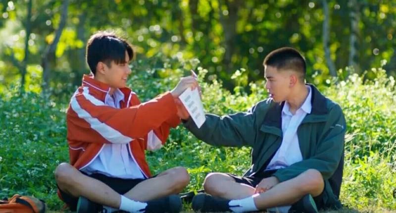 Dew (trái) và Pop (phải)