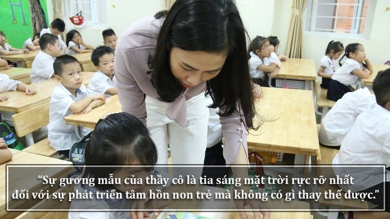 Sự gương mẫu của thầy cô là tia sáng mặt trời rực rỡ nhất đối với sự phát triển tâm hồn non trẻ mà không có gì thay thế được.