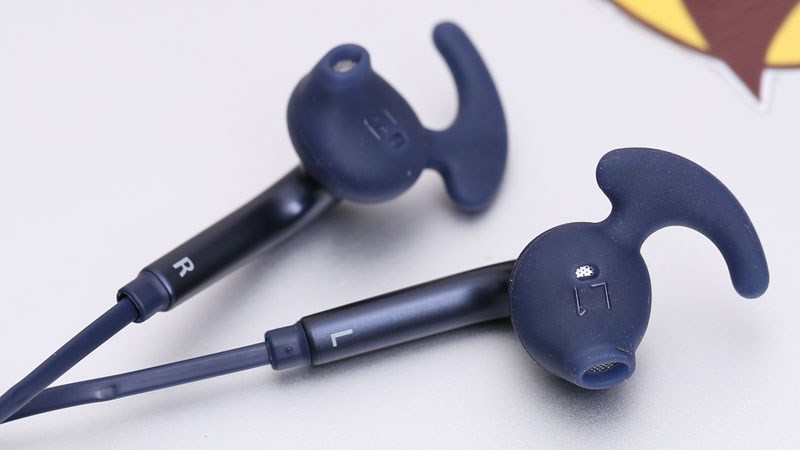 Tai nghe nh&eacute;t tai Samsung EG920