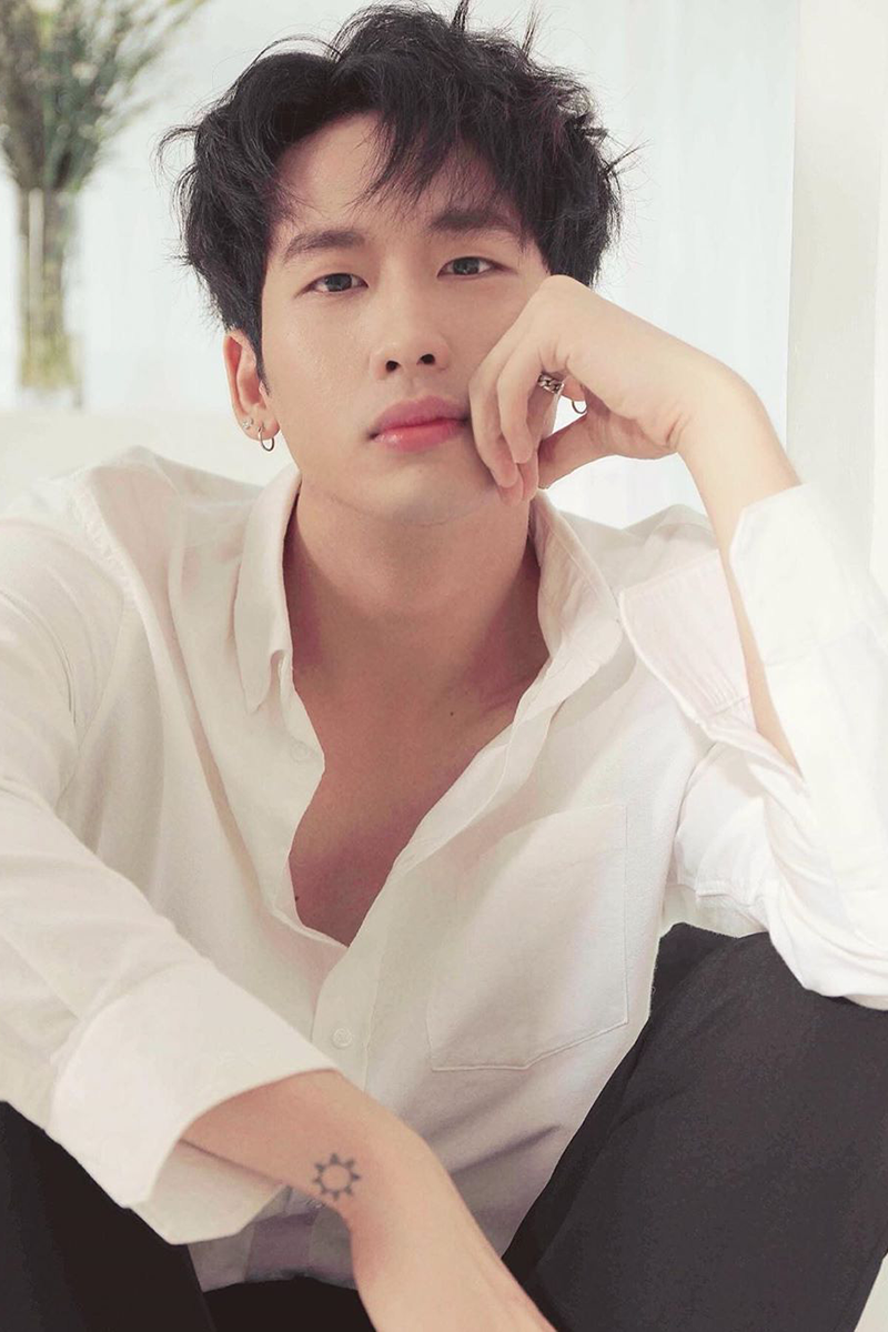 Tuấn Trần điển trai, đậm chất idol Hàn Quốc