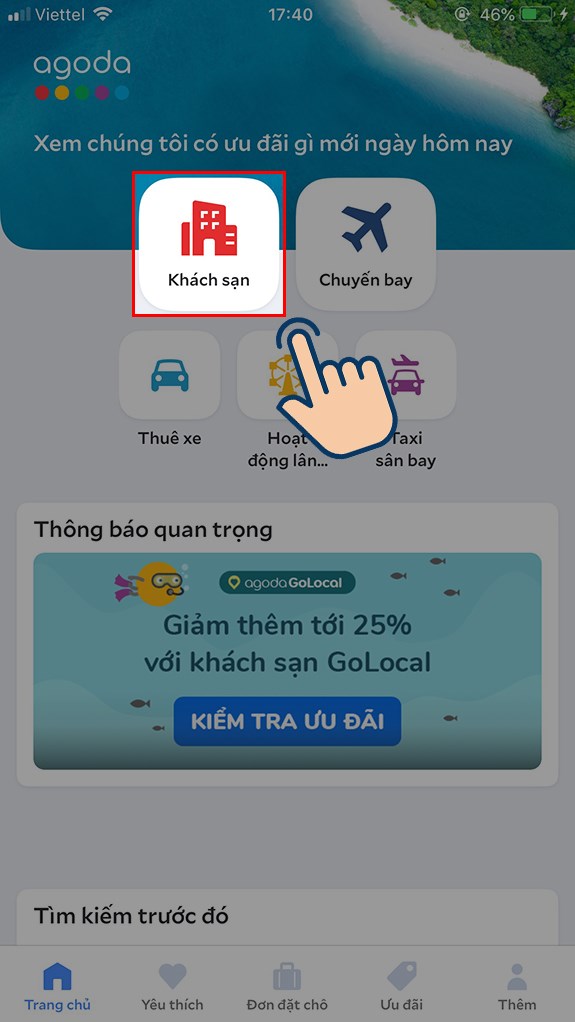 Vào ứng dụng Agoda, tại màn hình chính bạn hãy chọn vào Khách sạn