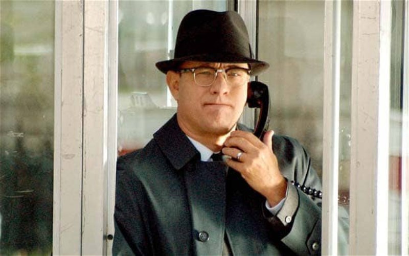 Nhân viên FBI Carl Hanratty (Tom Hanks)
