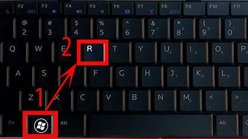 Bấm tổ hợp phím Windows + R