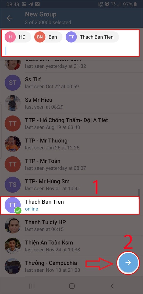 Chọn tài khoản muốn thêm và chọn dấu mũi tên để tạo nhóm