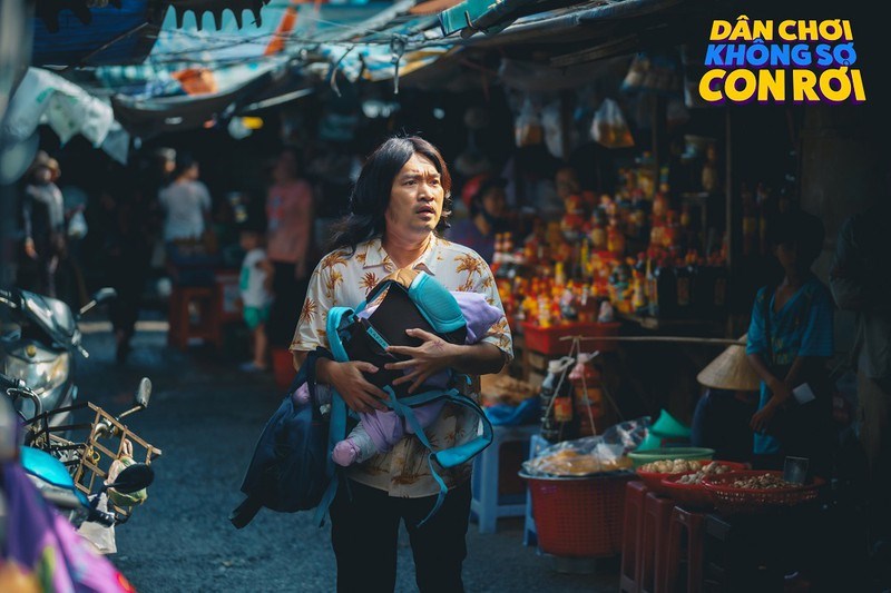 Tiến Luật trong vai ông bố bỉm sữa