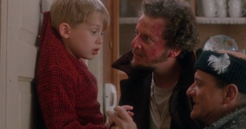 Cuộc chiến gây cấn giữa trẻ con và người lớn trong Ở Nhà Một Mình