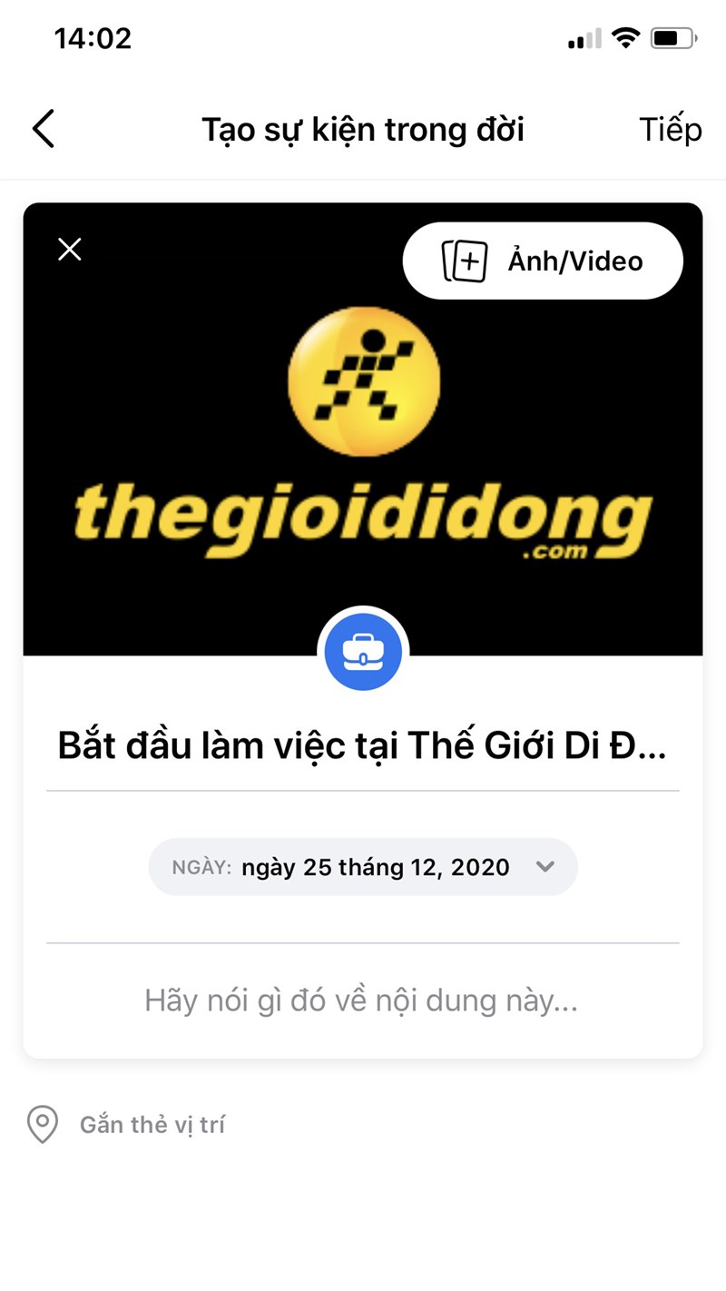 Sau đ&oacute;, bạn c&oacute; thể nhấn v&agrave;o Ảnh/Video để th&ecirc;m v&agrave;o sự kiện trong đời. Bạn cũng c&oacute; thể th&ecirc;m ti&ecirc;u đề, chỉnh sửa ng&agrave;y, th&aacute;ng, năm, th&ecirc;m m&ocirc; tả v&agrave; th&ecirc;m vị tr&iacute; cho sự kiện trong đời của bạn