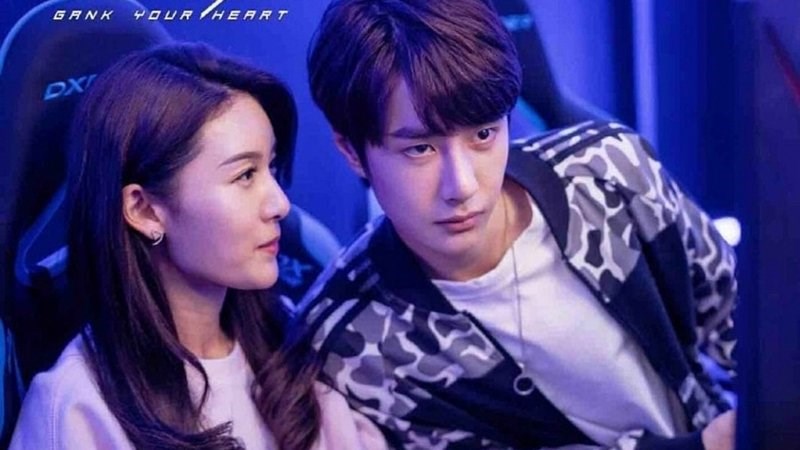 Quý Hướng Không (phải) và Khâu Anh (trái)