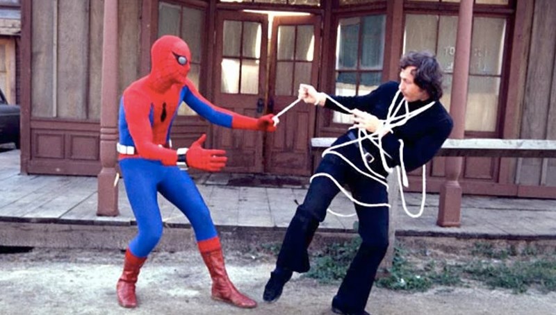 Cảnh phim hài hước trong Spider-Man Strikes Back