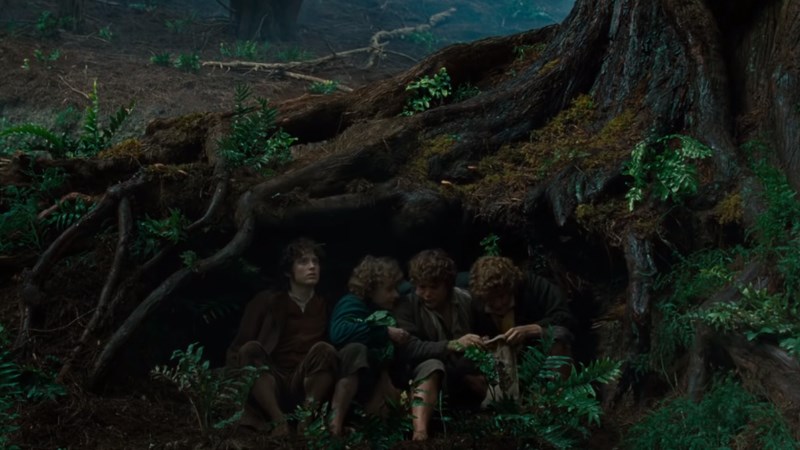 Frodo và những người bạn trên hành trình đi tiêu diệt chiếc nhẫn