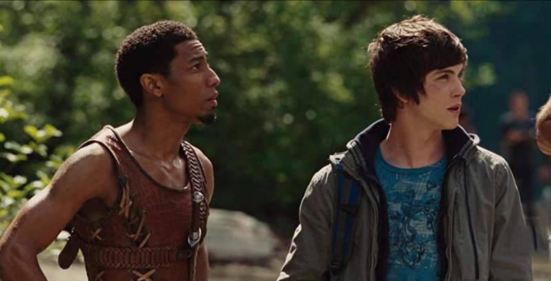 Percy Jackson (bên phải) và người bạn thân
