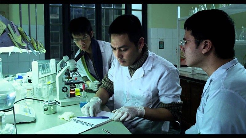 3 chàng sinh viên trong Lời nguyền huyết ngải