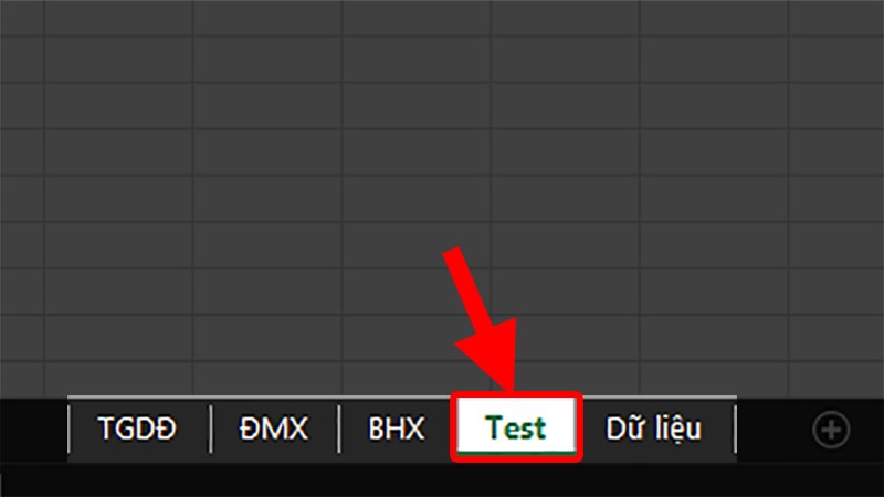 Mở file Excel cần xóa nhiều sheet > Đổi tên sheet muốn giữ lại thành "Test"