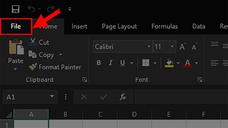 Mở file Excel mới > Chọn thẻ File