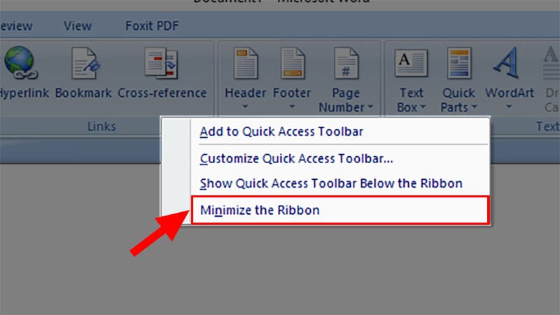 Nhấn chuột phải vào vị trí bất kỳ trên thanh Ribbon > Chọn Minimize the Ribbon để ẩn thanh Ribbon trong Word