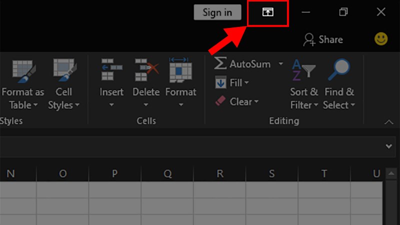 Mở file Excel > Nhấp chọn mũi tên hướng lên ở góc trên bên phải giao diện Excel